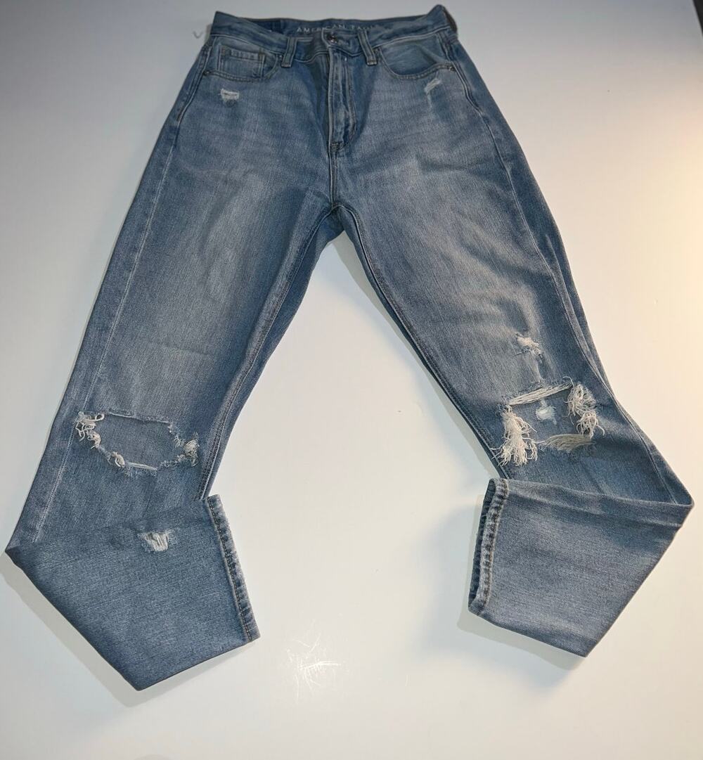 American Eagle outfitters women’s distressed mom jeans